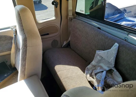 1999 Dodge Ram 2500 z USA, uszkodzony, nr VIN 3B7KF23W4XG194475